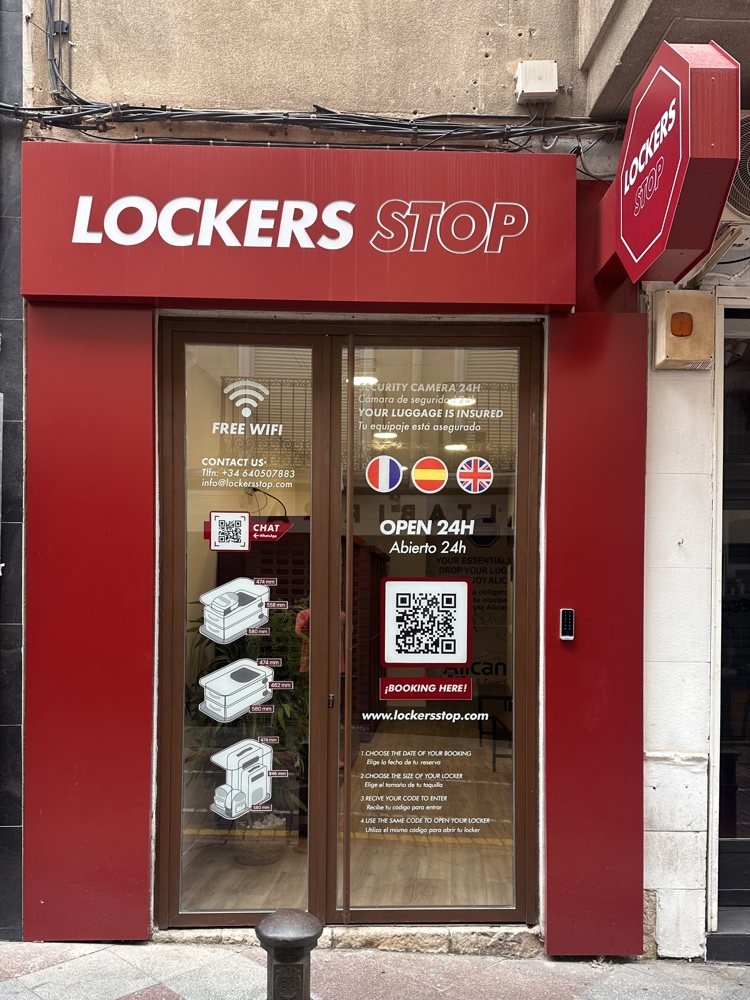 Fachada de Lockers Stop en el centro de Alicante